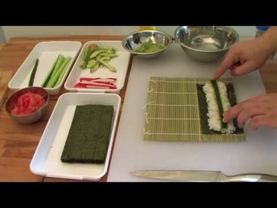 Jak zrobić sushi - maki z ogórkiem. How to make sushi -  Cucumber roll.