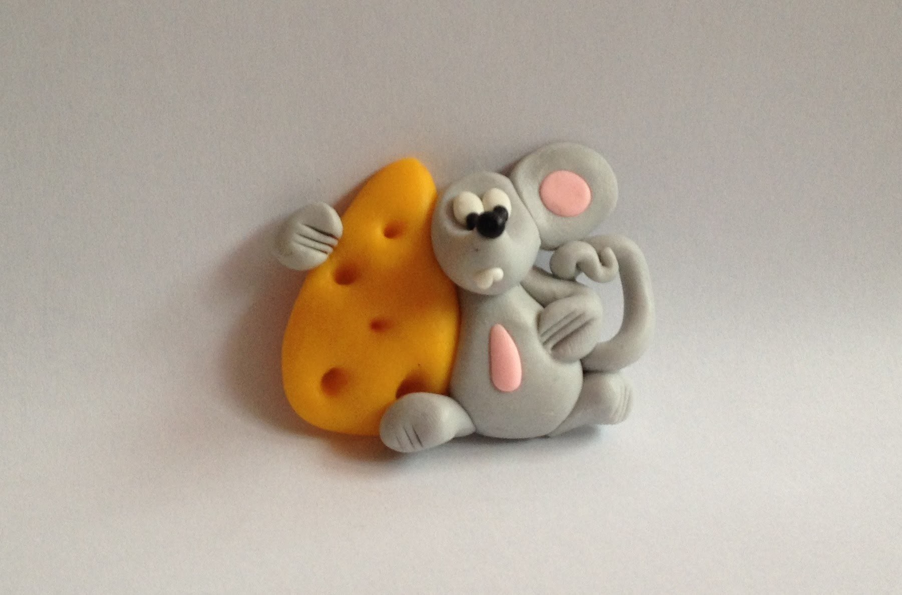 Mouse with cheese handmade polymer clay (magnet on fridge) - Magnes na lodowke z modeliny myszka
