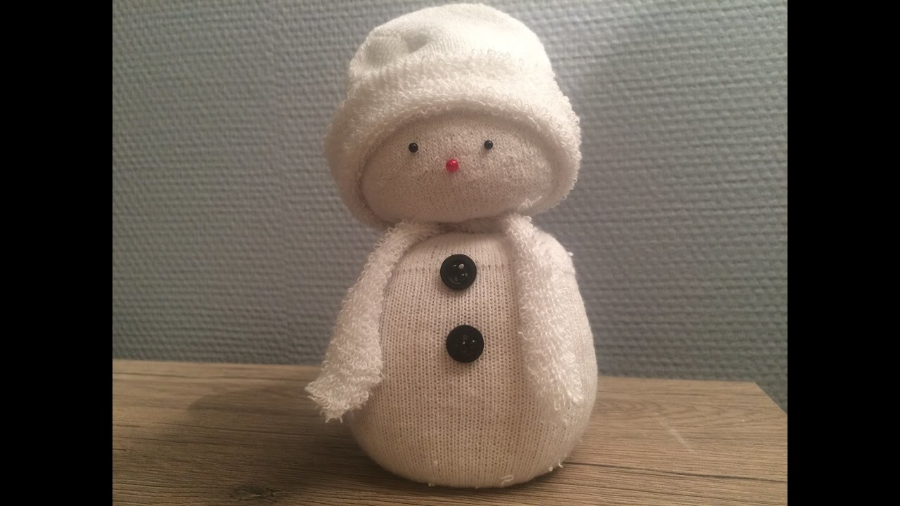 Bałwan ze skarpetki (Świąteczne ozdoby). Snowman made of sock ( Christmas decorations )