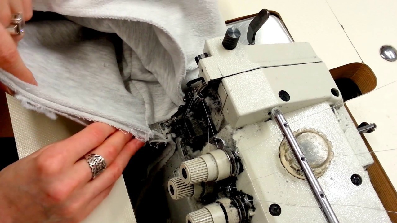 Sewing sweatshirt  overlock . Zszywanie bluzy na owerloku z bliska