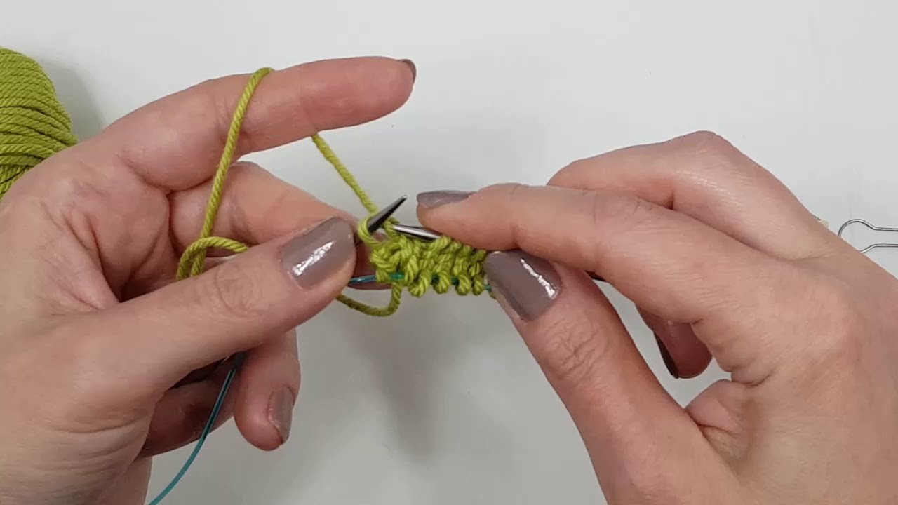 Skarpetki na drutach robione od palców