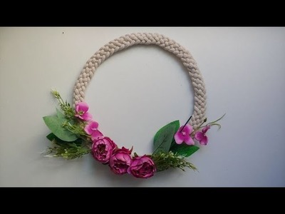 Wianek ze sznurka bawełnianego, robiony metodą makramową. Wreath handmade