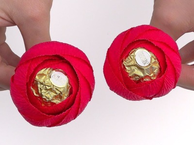 Цветок из гофрированной бумаги с конфетой своими руками. Бумажные цветы. DIY РУКОДЕЛИЕ поделки