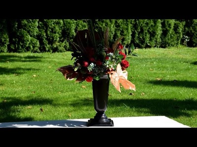 Elegancki stroik ze sztucznych kwiatów w wazonie na cmentarz || Róże, liście monstery i sukulenty