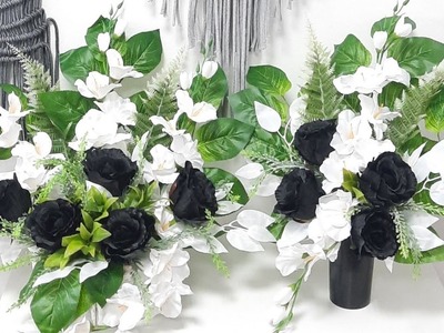Kompozycja nagrobna, stroik i bukiet do wazonu, czarne róże na grób.