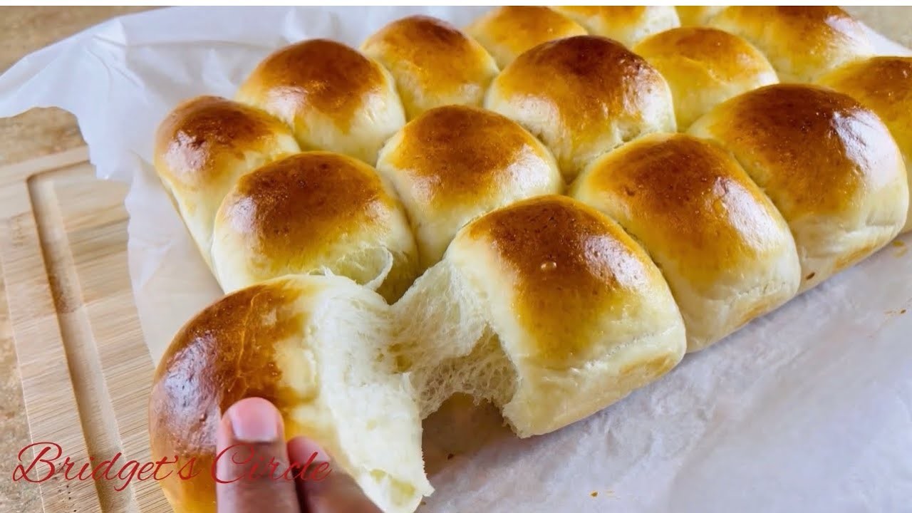 EASY DINNER ROLLS