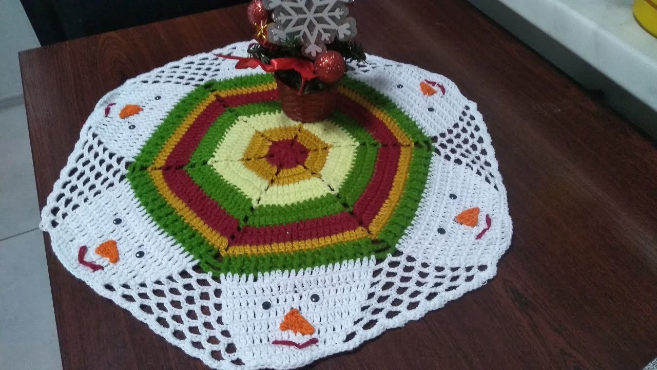 Szydełkowa serwetka z bałwankami-crochet doily with snowmen