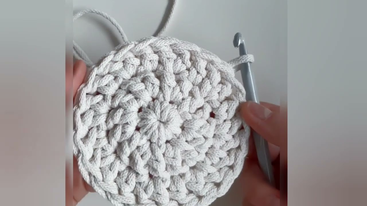 Szydełkowa podkładka wykonana słupkami. Crochet round placemat (double crochet) #crochettutorial