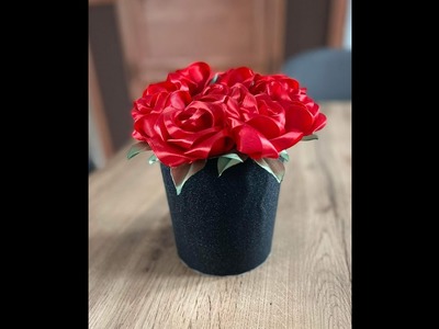 Flower Box - jak zrobić pudełko z kwiatami z satynowej wstążki